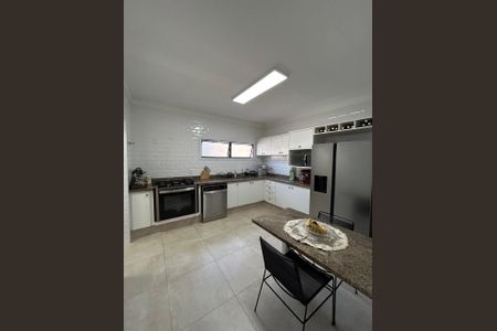 Apartamento à venda com 193m², 6 quartos e 2 vagasCozinha