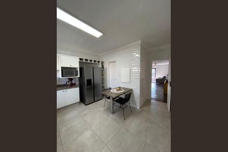 Apartamento à venda com 193m², 6 quartos e 2 vagasCozinha