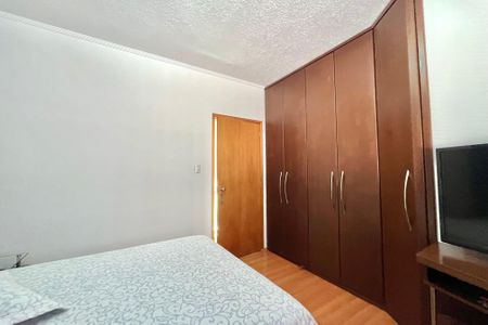 Casa à venda com 281m², 3 quartos e 3 vagas Casa à venda com 281m², 3 quartos e 3 vagasQuarto 2