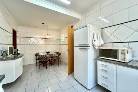 Casa à venda com 281m², 3 quartos e 3 vagas Casa à venda com 281m², 3 quartos e 3 vagasCozinha