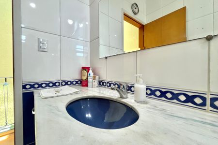 Casa à venda com 281m², 3 quartos e 3 vagas Casa à venda com 281m², 3 quartos e 3 vagasBanheiro Corredor