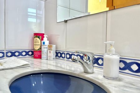 Casa à venda com 281m², 3 quartos e 3 vagas Casa à venda com 281m², 3 quartos e 3 vagasBanheiro Corredor