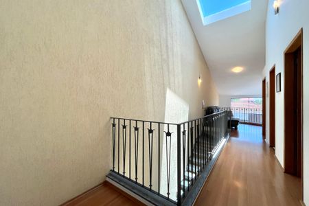 Casa à venda com 281m², 3 quartos e 3 vagas Casa à venda com 281m², 3 quartos e 3 vagasCorredor