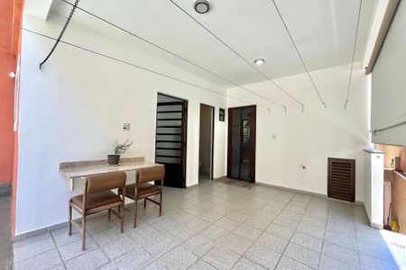 Casa à venda com 281m², 3 quartos e 3 vagas Casa à venda com 281m², 3 quartos e 3 vagasQuintal