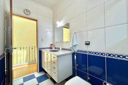 Casa à venda com 281m², 3 quartos e 3 vagas Casa à venda com 281m², 3 quartos e 3 vagasBanheiro Corredor