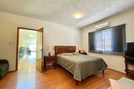 Casa à venda com 281m², 3 quartos e 3 vagas Casa à venda com 281m², 3 quartos e 3 vagasSuite