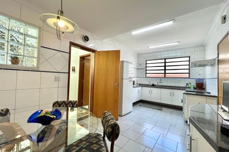 Casa à venda com 281m², 3 quartos e 3 vagas Casa à venda com 281m², 3 quartos e 3 vagasCozinha