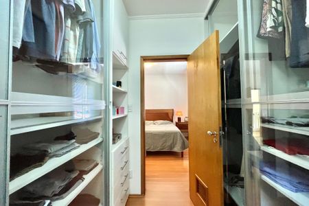 Casa à venda com 281m², 3 quartos e 3 vagas Casa à venda com 281m², 3 quartos e 3 vagasCloset da suíte