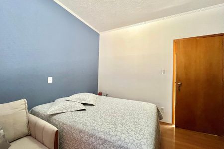 Casa à venda com 281m², 3 quartos e 3 vagas Casa à venda com 281m², 3 quartos e 3 vagasQuarto 2