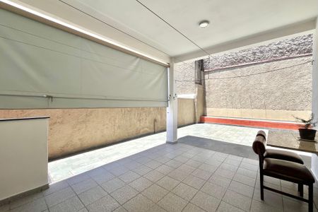 Casa à venda com 281m², 3 quartos e 3 vagas Casa à venda com 281m², 3 quartos e 3 vagasQuintal