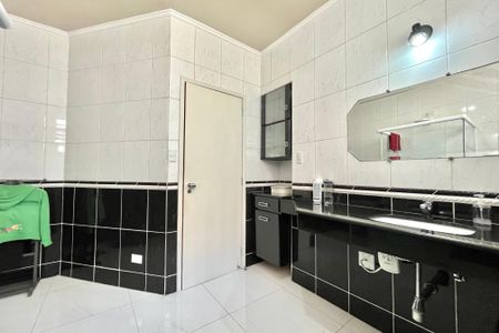 Casa à venda com 281m², 3 quartos e 3 vagas Casa à venda com 281m², 3 quartos e 3 vagasBanheiro da Suíte
