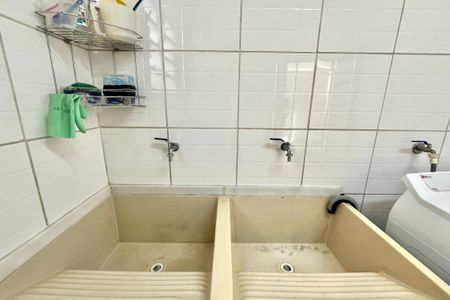 Casa à venda com 281m², 3 quartos e 3 vagas Casa à venda com 281m², 3 quartos e 3 vagasÁrea de Serviço