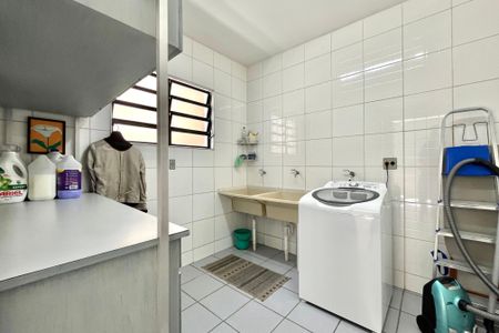 Casa à venda com 281m², 3 quartos e 3 vagas Casa à venda com 281m², 3 quartos e 3 vagasÁrea de Serviço