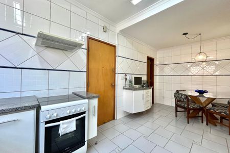 Casa à venda com 281m², 3 quartos e 3 vagas Casa à venda com 281m², 3 quartos e 3 vagasCozinha