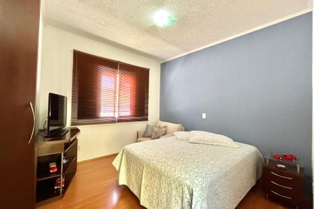 Casa à venda com 281m², 3 quartos e 3 vagas Casa à venda com 281m², 3 quartos e 3 vagasQuarto 2