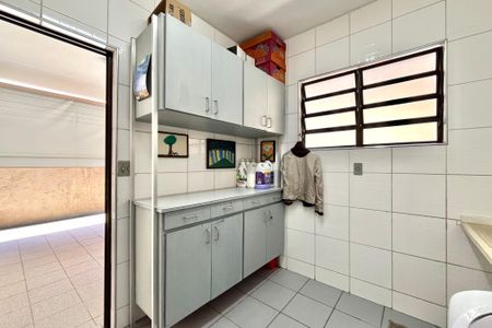 Casa à venda com 281m², 3 quartos e 3 vagas Casa à venda com 281m², 3 quartos e 3 vagasÁrea de Serviço