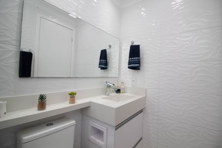 Apartamento à venda com 64m², 2 quartos e 1 vaga Apartamento à venda com 64m², 2 quartos e 1 vagaBanheiro Social