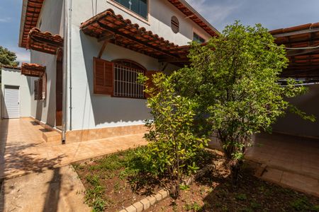 Casa para alugar com 298m², 3 quartos e 2 vagasEntrada