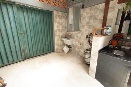 Casa de condomínio à venda com 64m², 2 quartos e 2 vagasarea de serviço