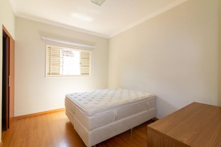 Casa à venda com 242m², 4 quartos e 4 vagas Casa à venda com 242m², 4 quartos e 4 vagasQuarto 3