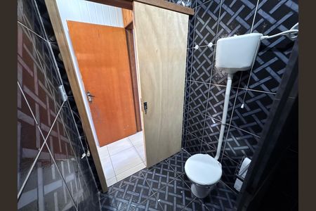 Casa para alugar com 100m², 2 quartos e 2 vagas Casa para alugar com 100m², 2 quartos e 2 vagasBanheiro