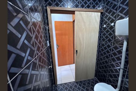 Casa para alugar com 100m², 2 quartos e 2 vagas Casa para alugar com 100m², 2 quartos e 2 vagasBanheiro