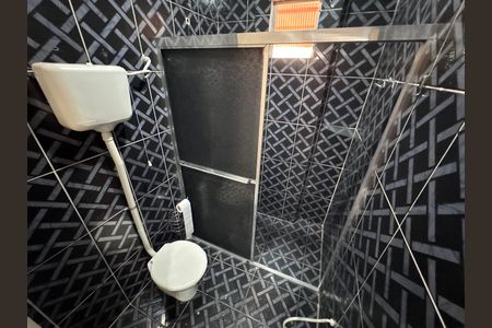 Casa para alugar com 100m², 2 quartos e 2 vagas Casa para alugar com 100m², 2 quartos e 2 vagasBanheiro