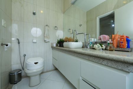 Apartamento para alugar com 413m², 5 quartos e 2 vagasBANHEIRO2