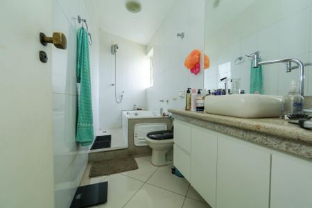 Apartamento para alugar com 413m², 5 quartos e 2 vagasBANHEIRO1