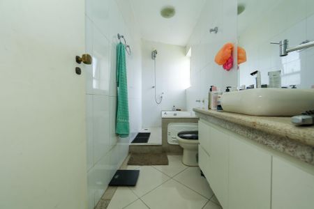 Apartamento para alugar com 413m², 5 quartos e 2 vagasBANHEIRO1