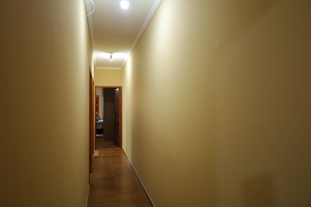 Casa à venda com 125m², 3 quartos e 2 vagasCorredor interno