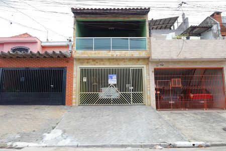 Casa à venda com 125m², 3 quartos e 2 vagasPlaca instalada no portão do imóvel - Código VGEF-688