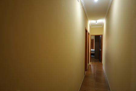 Casa à venda com 125m², 3 quartos e 2 vagasCorredor interno