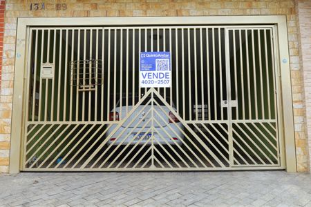 Casa à venda com 125m², 3 quartos e 2 vagasPlaca instalada no portão do imóvel - Código VGEF-688