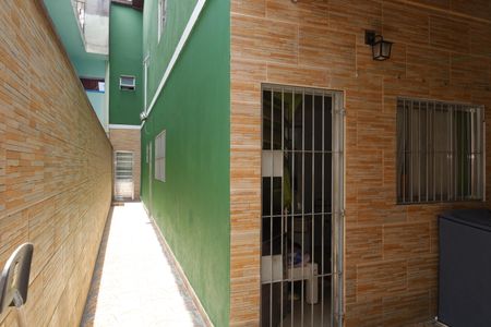 Casa à venda com 125m², 3 quartos e 2 vagasCorredor externo