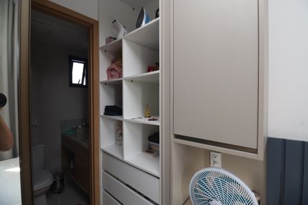 Apartamento para alugar com 35m², 2 quartos e 1 vaga Apartamento para alugar com 35m², 2 quartos e 1 vagaCloset Suíte 1