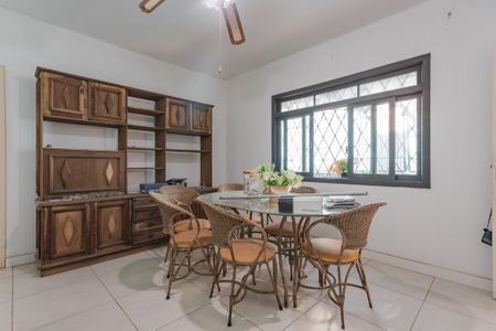 Sala de casa à venda com 3 quartos, 136m² em Petrópolis, Porto Alegre