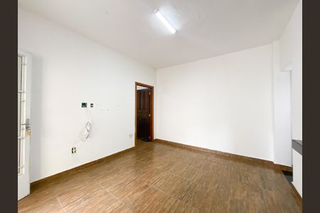 Casa para alugar com 1 quarto, 60m² em Califórnia, Belo Horizonte