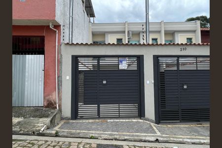 Casa à venda com 80m², 2 quartos e 2 vagasFachada+Placa 