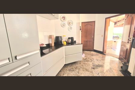 Casa para alugar com 305m², 5 quartos e 10 vagasCozinha