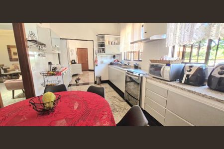 Casa para alugar com 305m², 5 quartos e 10 vagasCozinha