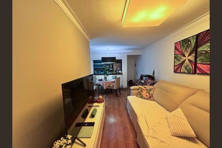 Apartamento à venda com 74m², 2 quartos e 1 vaga Apartamento à venda com 74m², 2 quartos e 1 vagaSala