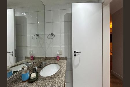 Apartamento à venda com 74m², 2 quartos e 1 vaga Apartamento à venda com 74m², 2 quartos e 1 vagaBanheiro Social