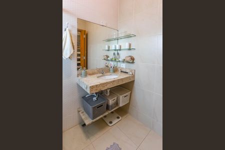 Casa à venda com 180m², 3 quartos e 2 vagas Casa à venda com 180m², 3 quartos e 2 vagasBanheiro da suíte