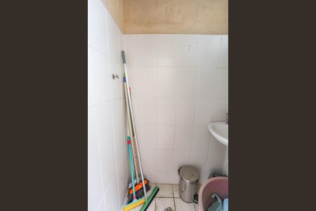 Casa à venda com 180m², 3 quartos e 2 vagas Casa à venda com 180m², 3 quartos e 2 vagasBanheiro de serviço