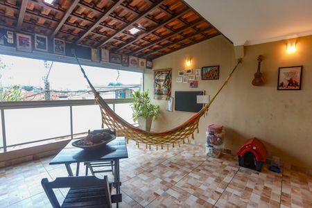 Casa à venda com 180m², 3 quartos e 2 vagas Casa à venda com 180m², 3 quartos e 2 vagasVaranda da sala