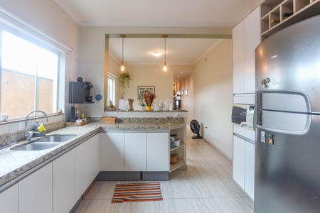 Casa à venda com 180m², 3 quartos e 2 vagas Casa à venda com 180m², 3 quartos e 2 vagasCozinha