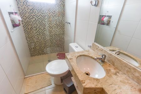 Casa à venda com 180m², 3 quartos e 2 vagas Casa à venda com 180m², 3 quartos e 2 vagasBanheiro social