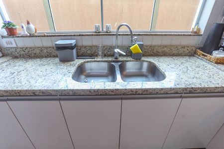 Casa à venda com 180m², 3 quartos e 2 vagas Casa à venda com 180m², 3 quartos e 2 vagasCozinha