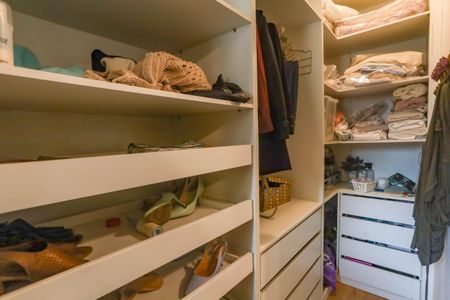 Casa à venda com 180m², 3 quartos e 2 vagas Casa à venda com 180m², 3 quartos e 2 vagasCloset da suíte